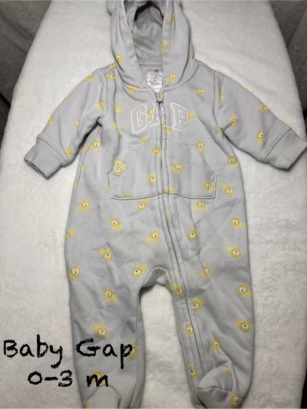 Boundle of 5 GAP Hooded Baby size 0-3m